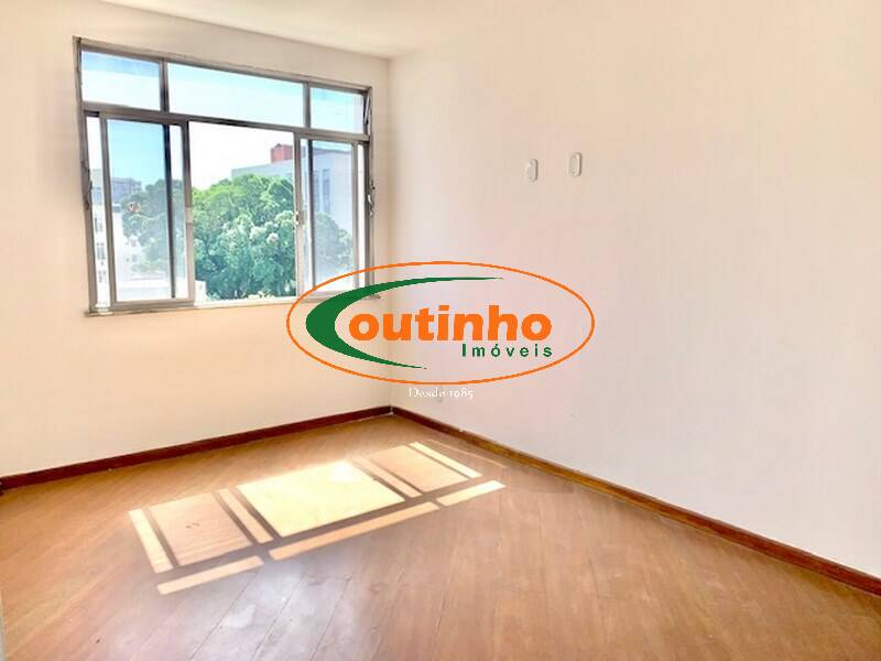 Apartamento à venda com 2 quartos, 70m² - Foto 2