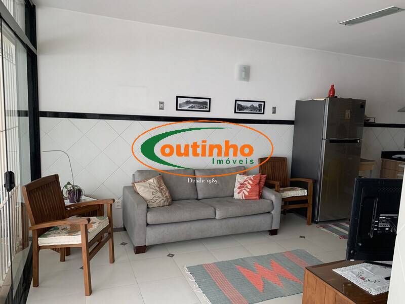 Casa à venda com 3 quartos, 210m² - Foto 4