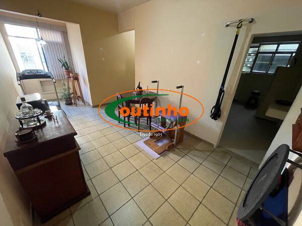 Apartamento à venda com 2 quartos, 65m² - Foto 2