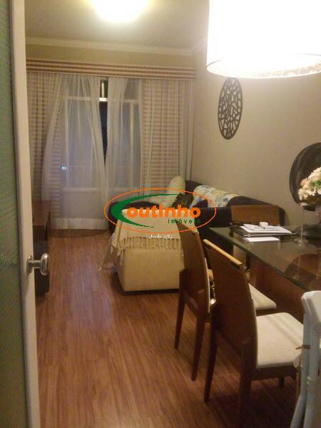 Apartamento à venda com 2 quartos, 69m² - Foto 2