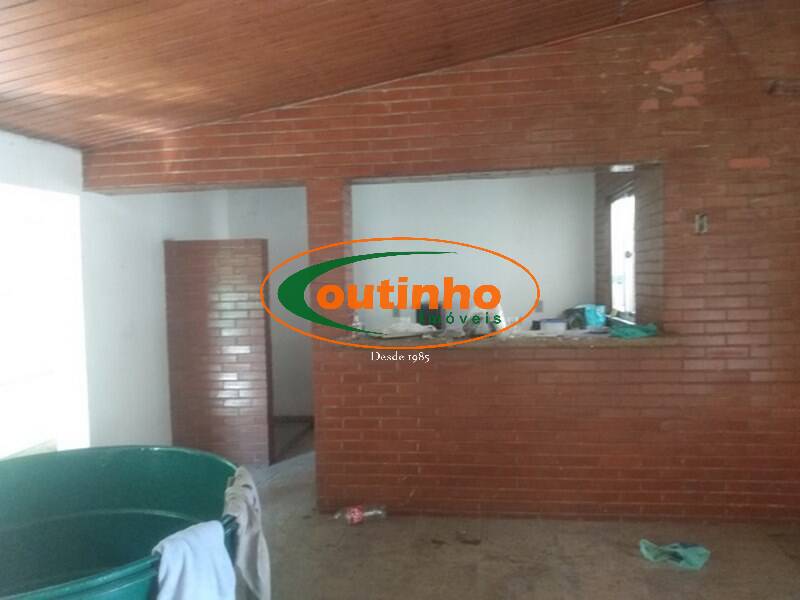 Casa à venda com 7 quartos, 310m² - Foto 37