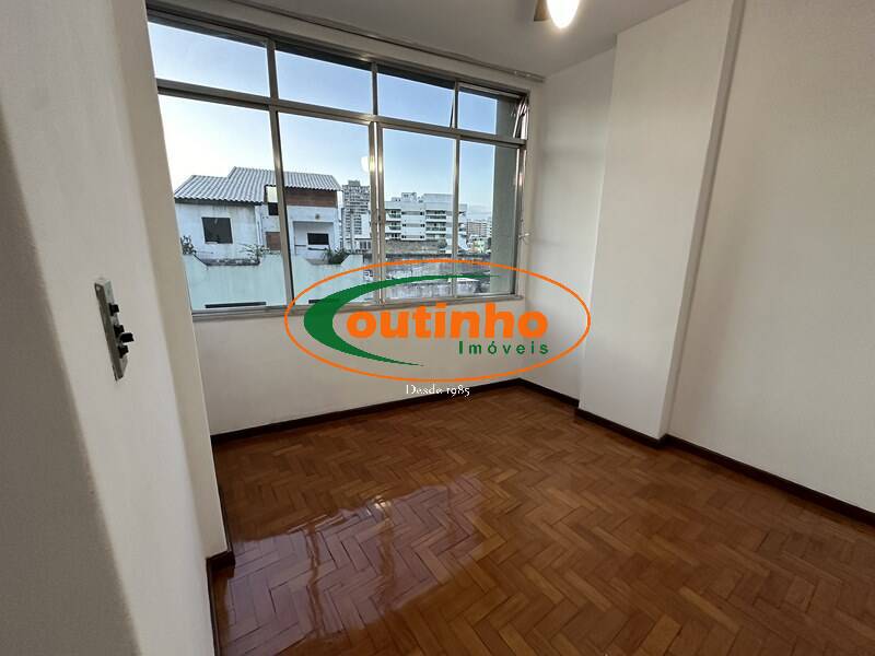 Apartamento à venda com 2 quartos, 75m² - Foto 9