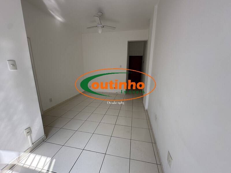 Apartamento à venda com 2 quartos, 70m² - Foto 4