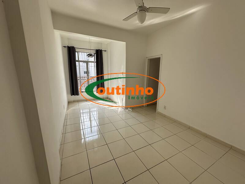 Apartamento à venda com 2 quartos, 70m² - Foto 2