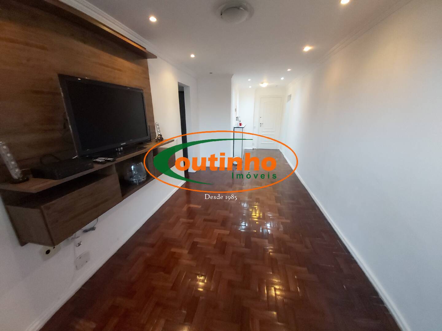 Apartamento à venda com 2 quartos, 56m² - Foto 1