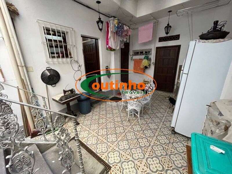 Casa à venda com 5 quartos, 300m² - Foto 17