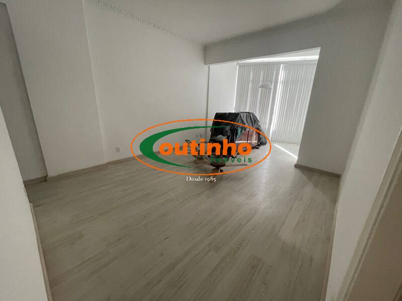 Apartamento à venda com 3 quartos, 110m² - Foto 1