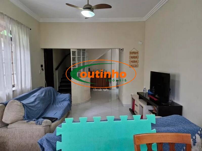 Casa à venda com 3 quartos, 215m² - Foto 2