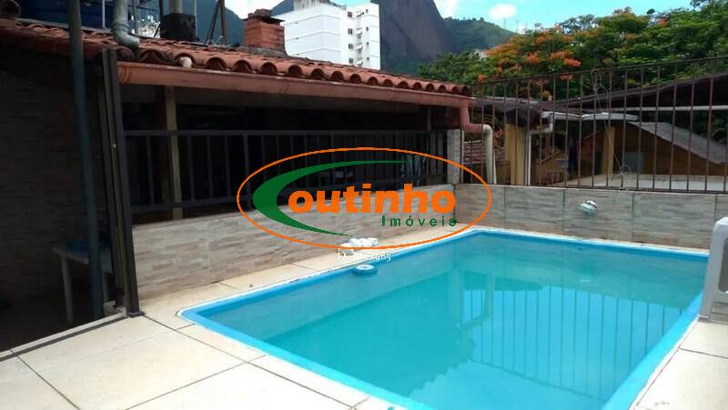 Casa à venda com 3 quartos, 215m² - Foto 1