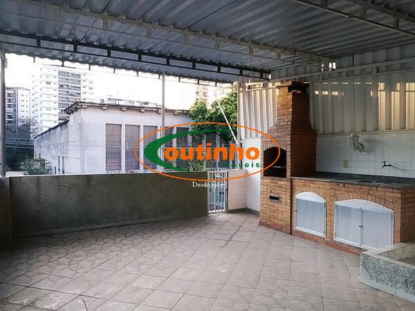 Casa à venda com 6 quartos, 271m² - Foto 1