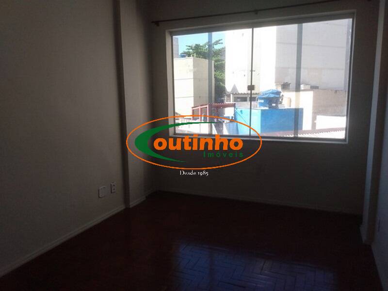 Apartamento à venda com 2 quartos, 62m² - Foto 2