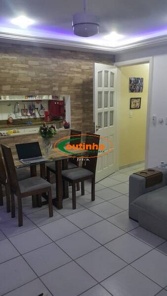 Apartamento à venda com 2 quartos, 70m² - Foto 1