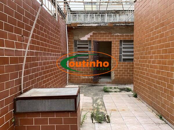 Casa à venda com 5 quartos, 200m² - Foto 4