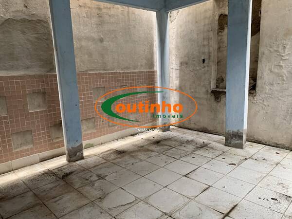 Casa à venda com 5 quartos, 200m² - Foto 12