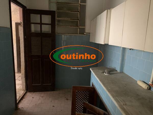 Casa à venda com 5 quartos, 200m² - Foto 14