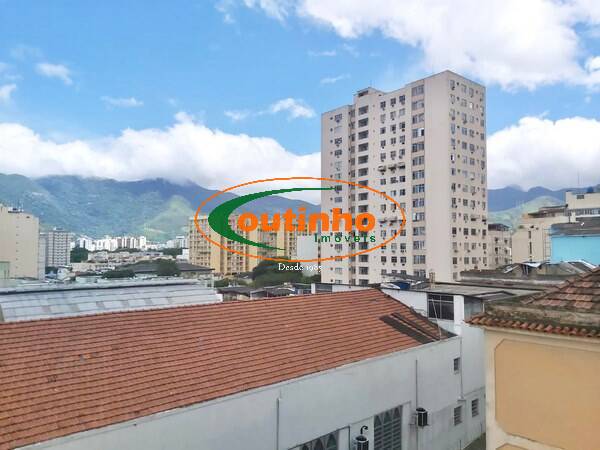 Apartamento à venda com 3 quartos, 67m² - Foto 1