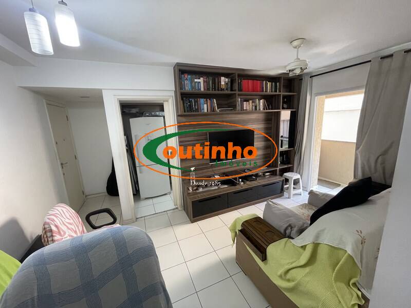 Apartamento à venda com 2 quartos, 62m² - Foto 4