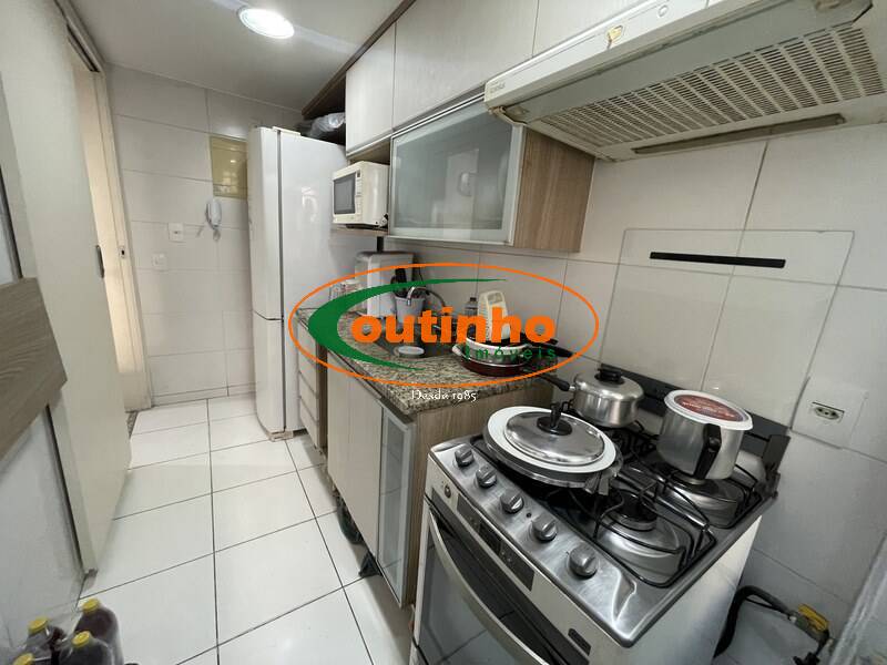 Apartamento à venda com 2 quartos, 62m² - Foto 15