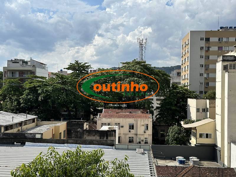 Apartamento à venda com 3 quartos, 80m² - Foto 2