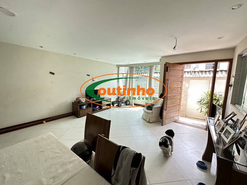 Casa à venda com 3 quartos, 220m² - Foto 4