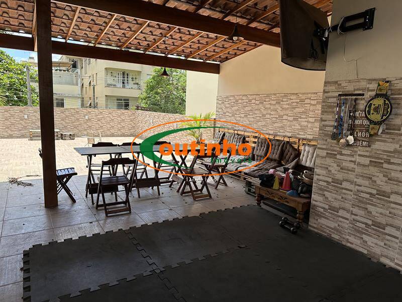 Casa à venda com 4 quartos, 150m² - Foto 1