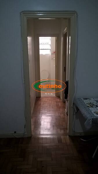 Apartamento à venda com 2 quartos, 70m² - Foto 2