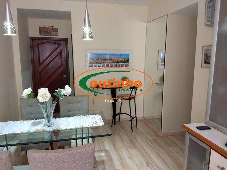 Apartamento à venda com 2 quartos, 70m² - Foto 3