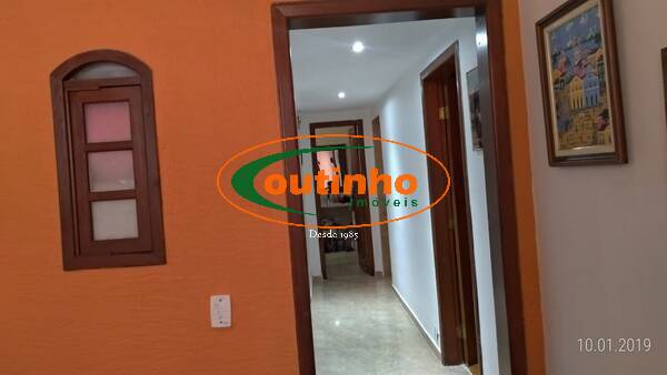 Casa à venda com 4 quartos, 250m² - Foto 4